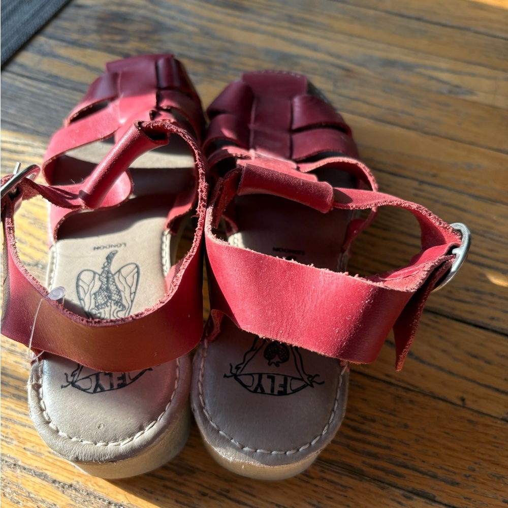 Brand new, never worn. FLY London Emme red fisherman’s sandal. Size 40 (9). - Picture 3 of 4